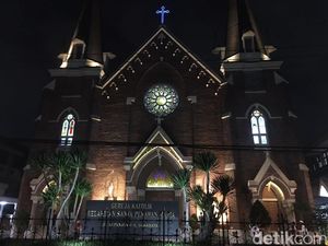 Mewahnya Suasana Malam di Antara Bangunan Tua Kota Pahlawan Mewahnya Suasana Malam di Antara Bangunan Tua Kota Pahlawan