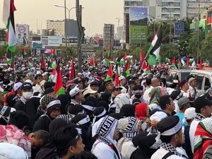 Aksi Bela Palestina Kembali Digelar, Massa Penuhi Kawasan CFD Bekasi Aksi Bela Palestina Kembali Digelar, Massa Penuhi Kawasan CFD Bekasi