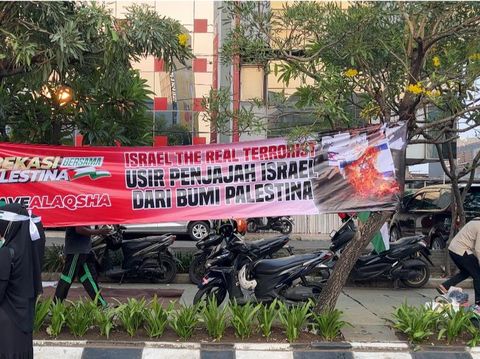 Aksi bela Palestina di Jalan Ahmad Yani Kota Bekasi hari ini (Ivani/20 detik)