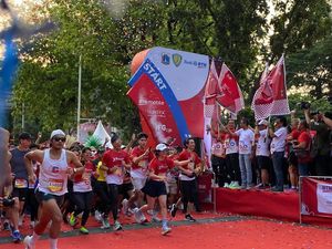 Pelari Berbagai Kalangan & Lintas Negara Meriahkan BTN Jakarta Run 2023