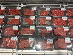 Merapat ke Transmart Full Day Sale! Daging Sapi Diskon Jadi Rp 111.920/kg