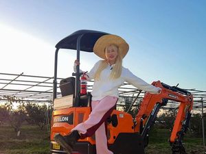 Beda dari yang Lain, Idol Cantik Ditunjuk Jadi Model untuk Mesin Konstruksi Beda dari yang Lain, Idol Cantik Ditunjuk Jadi Model untuk Mesin Konstruksi