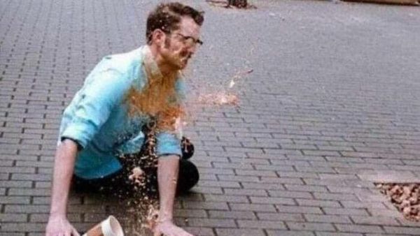 Merasa Jadi Manusia Paling Sengsara? Coba Lihat Deretan Kejadian Sial Ini