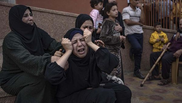 Jerit dan Tangis Warga Gaza di Rumah Sakit