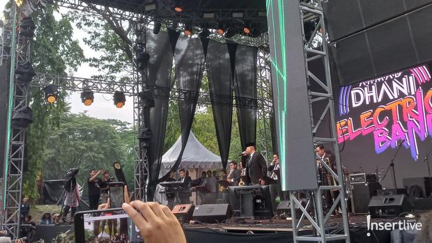 Ahmad Dhani Asyik Nge-Jazz Bareng Electric Band di JGTC 2023