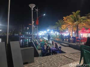 Menyoal Julukan Pantai Losari Makassar sebagai Rumah Makan Terpanjang di Dunia Menyoal Julukan Pantai Losari Makassar sebagai Rumah Makan Terpanjang di Dunia