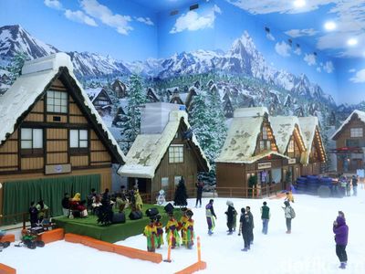 Melihat Kebudayaan Singapura dan Nepal di Trans Snow Bintaro