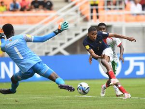 Taji Prancis Teruji di JIS