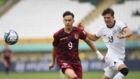 Bertanding di Stadion Si Jalak Harupat, Soreang, Kabupaten Bandung, Minggu (12/11/2023), Venezuela vs Selandia Baru berjalan sengit sejak awal. Jual beli serangan terjadi. Venezuela coba bermain sabar. Sesekali membuat peluang balasan, sampai akhirnya gol bisa didapat pada menit ke-29.