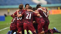 Pesepakbola timnas Venezuela merayakan gol David Martinez ke gawang timnas Selandia Baru pada pertandingan fase Grup F Piala Dunia U-17 2023 di Stadion Si Jalak Harupat, Kabupaten Bandung, Jawa Barat, Minggu (12/11/2023).