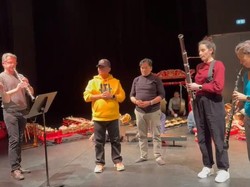 Seniman Sumedang Konser Bareng Le Concert Imprompto di Paris