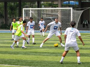 Saat Radja Nainggolan Beri Inspirasi Garuda Muda di BRILian Stadium