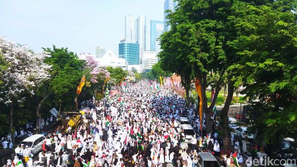 Samudra Manusia dari Surabaya untuk Palestina