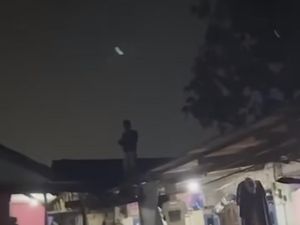 Bukan Maling, Pria Viral di Atap Rumah di Bogor Lagi Intip Wanita Idaman