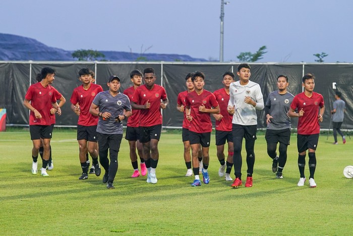 Indonesia bersiap melawan Panama berlangsung di Stadion Gelora Bung Tomo dalam matchday kedua Grup A Piala Dunia U-17, Senin (13/11/2023) malam WIB. Garuda Muda diharapkan bisa meraih tiga poin di laga ini.