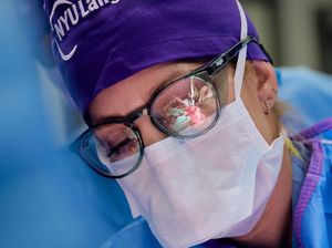 Detik-detik Pria Pertama di Dunia yang Sukses Jalani Transplantasi Mata