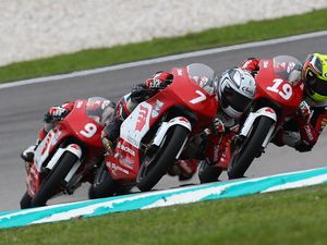 Sejarah! Veda Ega Jadi Pebalap Indonesia Pertama Juara Asia Talent Cup Sejarah! Veda Ega Jadi Pebalap Indonesia Pertama Juara Asia Talent Cup