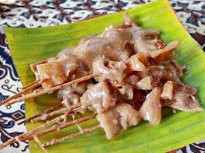 20 Sate Kikil Kenyal Gurih Ada di Sini! 20 Sate Kikil Kenyal Gurih Ada di Sini!