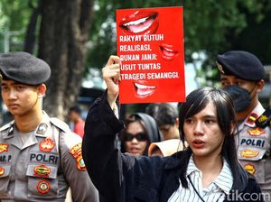 25 Tahun Tragedi Semanggi I, Kantor Mahfud Md Didemo Mahasiswa 25 Tahun Tragedi Semanggi I, Kantor Mahfud Md Didemo Mahasiswa