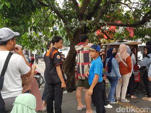 Murah dan Enak! Rela Antre Demi Bakso Gerobak Depan Superindo Dago Murah dan Enak! Rela Antre Demi Bakso Gerobak Depan Superindo Dago
