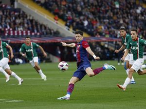 Duh! Lewandowski Marahi Lamine Yamal, Cuekin Ajakan Salaman