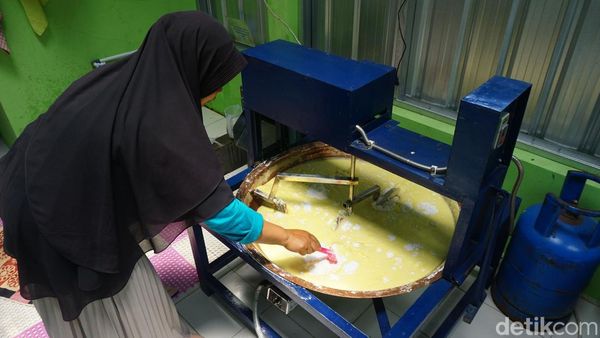 Begini Pembuatan Dodol Nanas di Purbalingga