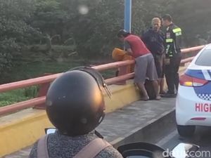 Ini Alasan Pria Coba Bunuh Diri Loncat dari Jembatan Semampir Kota Kediri Ini Alasan Pria Coba Bunuh Diri Loncat dari Jembatan Semampir Kota Kediri