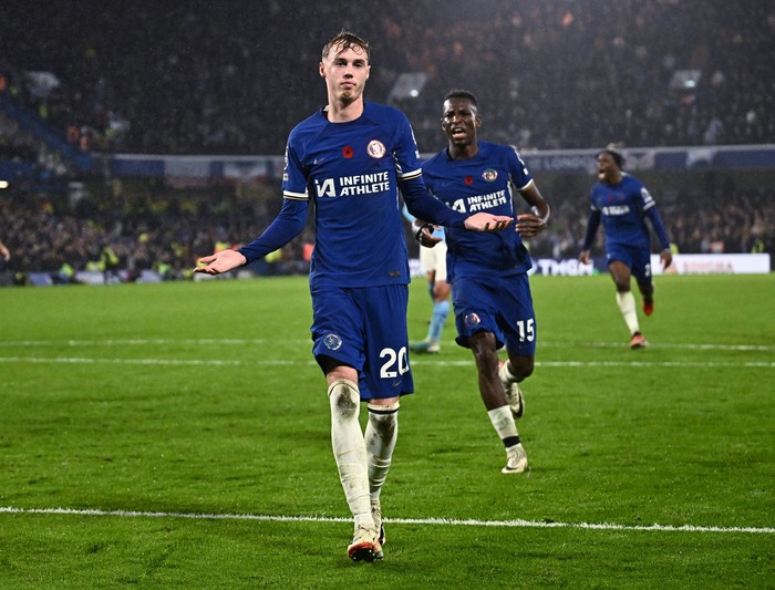 Soccer Football - Premier League - Chelsea v Manchester City - Stamford Bridge, London, Britain - November 12, 2023 Chelseas Cole Palmer celebrates scoring their fourth goal REUTERS/Dylan Martinez NO USE WITH UNAUTHORIZED AUDIO, VIDEO, DATA, FIXTURE LISTS, CLUB/LEAGUE LOGOS OR LIVE SERVICES. ONLINE IN-MATCH USE LIMITED TO 45 IMAGES, NO VIDEO EMULATION. NO USE IN BETTING, GAMES OR SINGLE CLUB/LEAGUE/PLAYER PUBLICATIONS.