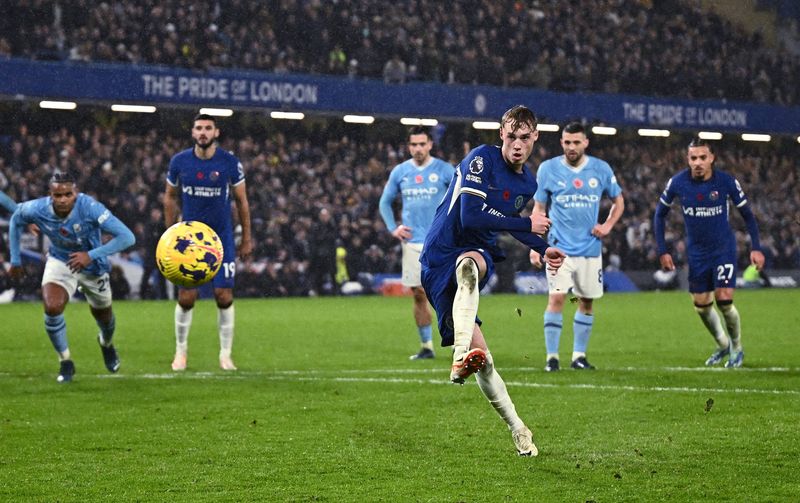 Soccer Football - Premier League - Chelsea v Manchester City - Stamford Bridge, London, Britain - November 12, 2023 Chelsea's Cole Palmer celebrates scoring their fourth goal REUTERS/Dylan Martinez NO USE WITH UNAUTHORIZED AUDIO, VIDEO, DATA, FIXTURE LISTS, CLUB/LEAGUE LOGOS OR 'LIVE' SERVICES. ONLINE IN-MATCH USE LIMITED TO 45 IMAGES, NO VIDEO EMULATION. NO USE IN BETTING, GAMES OR SINGLE CLUB/LEAGUE/PLAYER PUBLICATIONS.