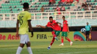 Pertandingan kedua Grup A digelar di Stadion Gelora Bung Tomo, Senin (13/11/2023) sore WIB. 