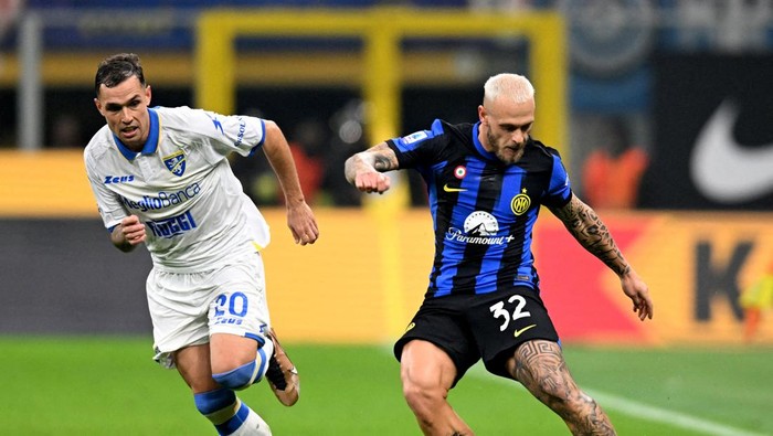 Soccer Football - Serie A - Inter Milan v Frosinone - San Siro, Milan, Italy - November 12, 2023 Inter Milans Federico Dimarco scores their first goal REUTERS/Daniele Mascolo     TPX IMAGES OF THE DAY