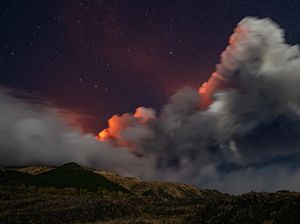 Foto-foto Dahsyatnya Letusan Gunung Etna