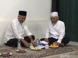 Ganjar Sowan Gus Mus di Rembang