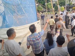 Haris Azhar Adu Mulut dengan Pengunjung Seusai Sidang Tuntutan