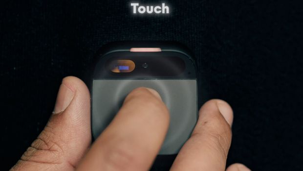 Humane AI-Pin. Humane AI-Pin. (Tangkapan Layar hu.ma.ne/)