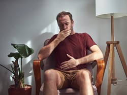 Ini 8 Penyebab Kenapa Sendawa Terus dan Cara Mengatasinya