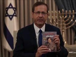 Israel Klaim Temukan Buku Autobiografi Hitler di Sarang Hamas