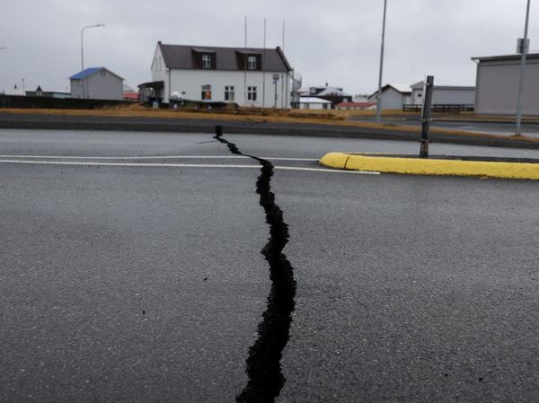 Jalan di Islandia Banyak Retakan Imbas Aktivitas Gunung Berapi
