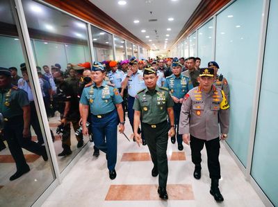 Momen Panglima-Kapolri Doa Bersama hingga Antar Jenderal Agus ke DPR