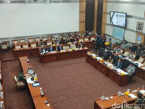 Calon Panglima TNI Jenderal Agus Subiyanto Paparkan Visi PRIMA di DPR Calon Panglima TNI Jenderal Agus Subiyanto Paparkan Visi PRIMA di DPR