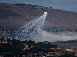Makin Panas! Puluhan Roket Hizbullah Serang Pangkalan Militer Israel