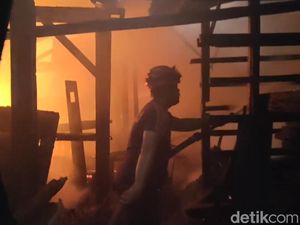 Gudang Penyimpanan Barang Antik di Pekalongan Ludes Terbakar