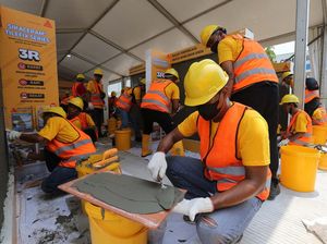 Kompetisi untuk Tingkatkan Keterampilan Tukang Bangunan