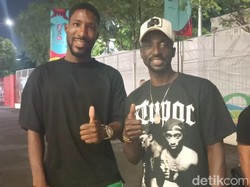 Makan Konate-Boubakary Diarra Kompak Nonton Laga Spanyol Vs Mali di Manahan