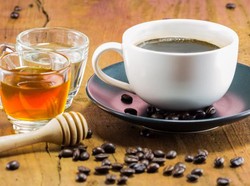 Racikan Kopi Campur Madu Lebih Menyehatkan? Ini Faktanya