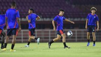 Timnas Indonesia U-17 diharapkan mampu meraih poin lagi demi menjaga asa lolos ke babak berikutnya. Garuda Asia didukung dengan kehadiran penggemar yang akan menyaksikan langsung pertandingan di Stadion Gelora Bung Tomo.