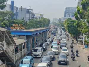 Macet Parah Underpass Mampang, Kendaraan Mengular hingga Duren Tiga Jaksel Macet Parah Underpass Mampang, Kendaraan Mengular hingga Duren Tiga Jaksel