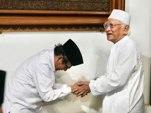 Maju Pilpres 2024 Bareng Ganjar, Mahfud Minta Doa ke Gus Mus