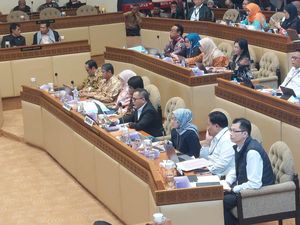 MenPAN-RB Curhat di DPR Dapat Komplain Keras dari Fresh Graduate
