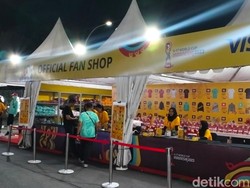 Merchandise Piala Dunia U-17 di Stadion Manahan Solo Diburu Penonton